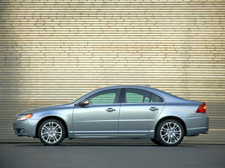  Volvo S80 V8 2007 года  (US) (фото 10 из 16)